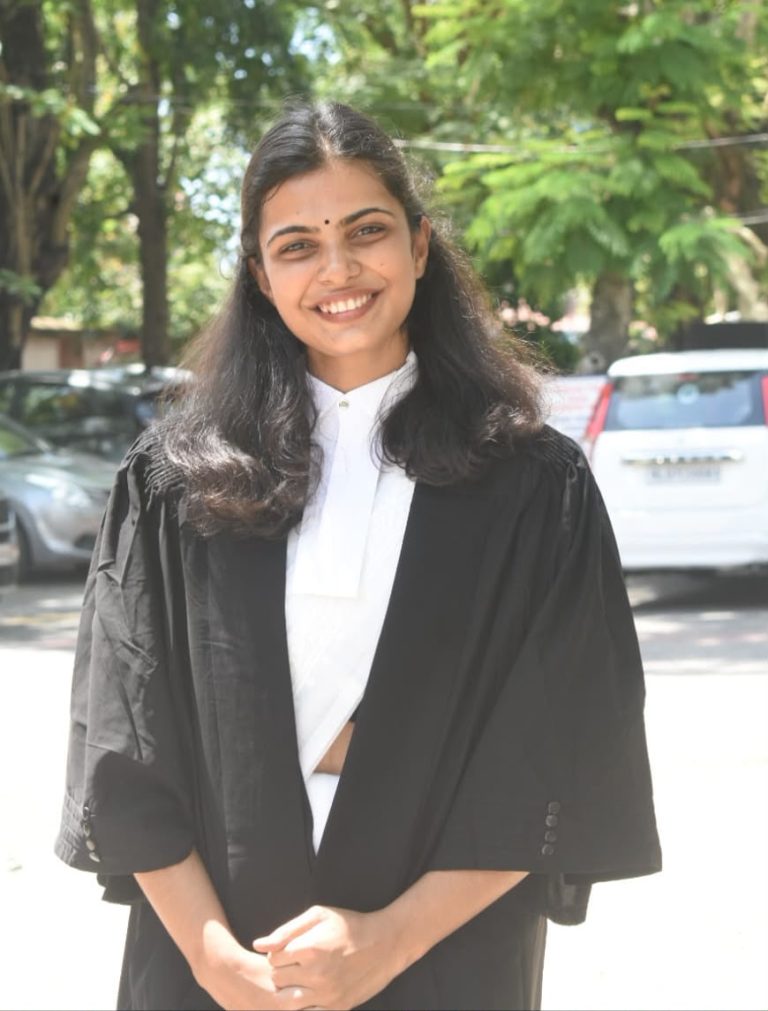 അഭിനന്ദനങ്ങൾ-അഡ്വക്കറ്റ് സംഘമിത്ര